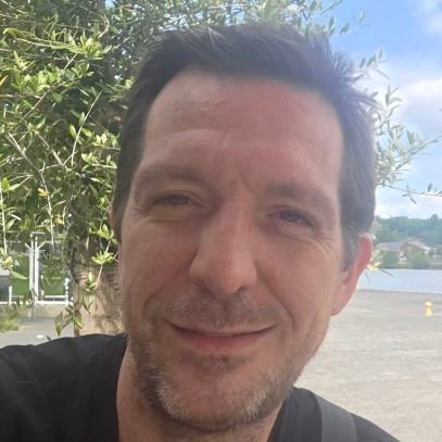 OLejaxhe's profile picture. La beauté fait frissonner , l'injustice fait hérisser les poils .
Je suis un paradoxe en quête de sa douce contradiction . 🎵🐈