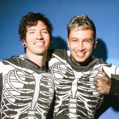 no2lilliefan's profile picture. imagine if there were a brontosaurus here. everyone would be so scared. not me though bc i know it’s a herbivore