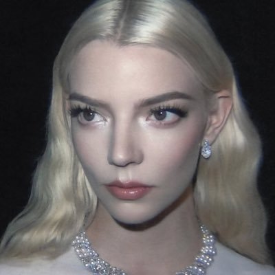 folklaris's profile picture. Promete que me protegerás, a mí y a mi nombre en mi ausencia