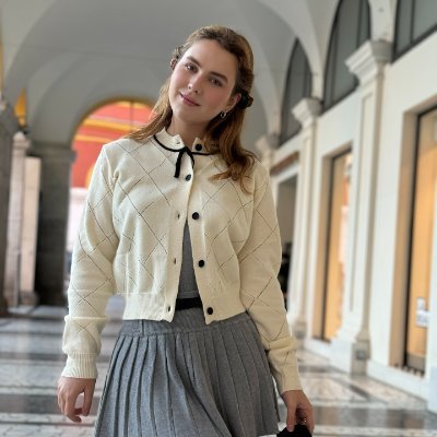 BloomVoyager's profile picture. 🇺🇸 The purpose of life is the only wealth worth seeking💕💕🌻
  Travel🧳 Swimming🏊‍♀️ Hiking🏃‍♀️ Draw✏️