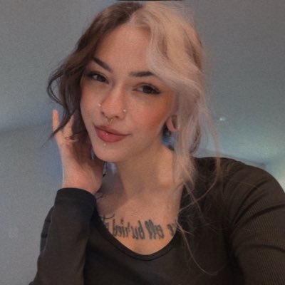 danni_nox's profile picture. 𝔚𝔢𝔩𝔠𝔬𝔪𝔢 𝔱𝔯𝔞𝔳𝔢𝔩𝔢𝔯 , this is a cozy corner of Dragonstone . Gothic horror reader, asoiaf Stan, & most importantly a gamer . 30/24 books read🪶⚔️✨