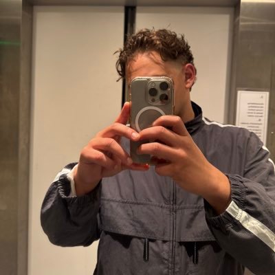 ArnoBreuer's profile picture. Soms ben ik hier soms ook niet valt te zien wat voor sfeer er rondhangt. Sterker met beelden dan met woorden. Ik ben geen echte opa. #FREEPALESTINA #BLM