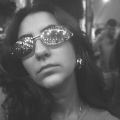 lyviaserpa's profile picture. esta boneca come, dorme e chora • (ela/dela)