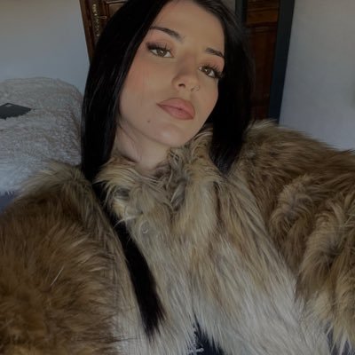 3vahh's profile picture. purt, just a narcissistic girl