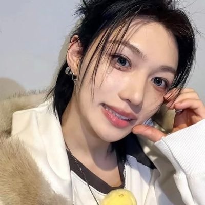 omegafefe's profile picture. if you see me being harassed by two australian men from stray kids leave me alone im exactly where i need to be