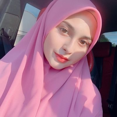 Madalina16152's profile picture. 