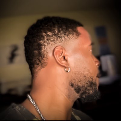 C_A_R_L_A_M_A_R's profile picture. the wit in fuckwitable 1️⃣🕺🏾🎸 https://t.co/wQWzWjaCMp