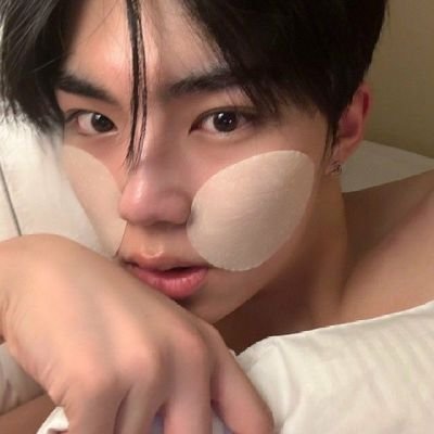 nmixxgirlkisser's profile picture. 