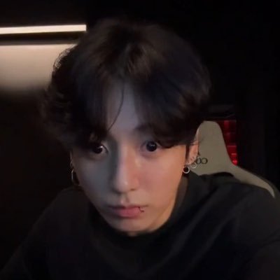 lesbovampyro's profile picture. my profile is a safe space for me, the rest of you are in danger.