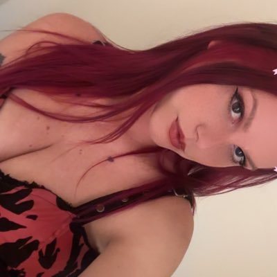 alilpicklee's profile picture. making art & being a gemini ;* alilpickle@outlook.com 💌