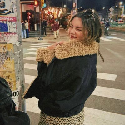 jillybeansbear's profile picture. step into the daylight & let it go. just a fan of music. 112 concerts & counting. insta: jillybeansbear