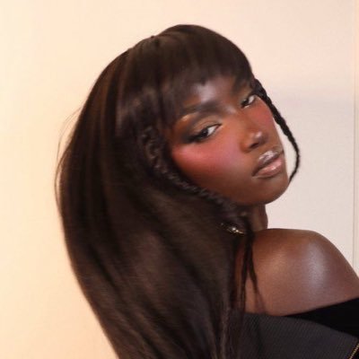 itsflaur's profile picture. 