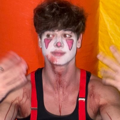 cadencarmi's profile picture. it's pink // follow me everywhere! 👇🏼 of in the link