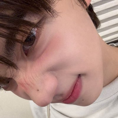 gwitns's profile picture. hoonie y yo viendo películas de princesas, no molestar :3