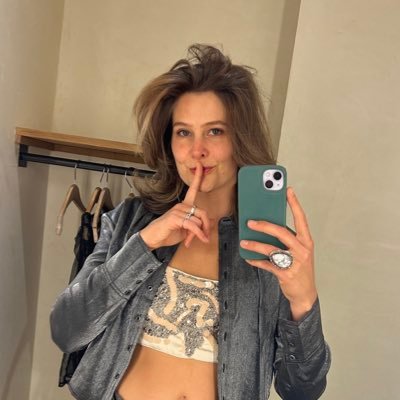 Charityvivi4's profile picture. 