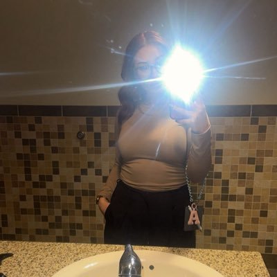 alorahh19_'s profile picture. 🍒💀🌹⚡️🥀 | 👻-alorahmeckenna | girl mom💕