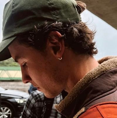 luvsvtz's profile picture. collector/multifandom 💚