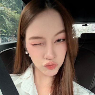 gfmalisorn's profile picture. “i promise not to go, no matter what happens…”