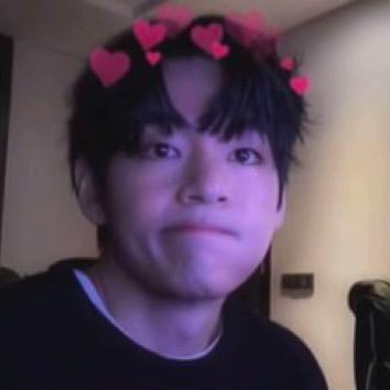 kimchihyeong's profile picture. i don’t care about anything non-taehyung kim