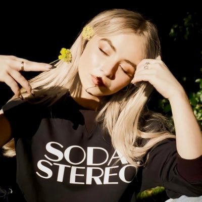 perladaluna's profile picture. Meet me in the afterglow. / The sky is set to burst, the gold and the rust. The colour erupts, you filling my cup — the sun coming up. (الحب الاصفر) ❀˖°.