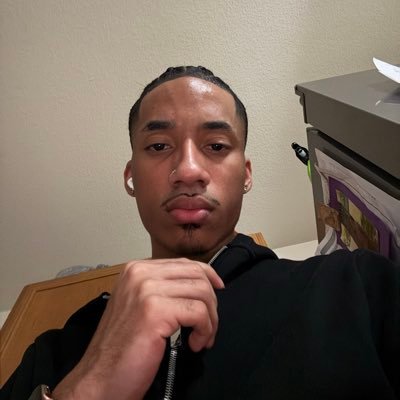 marsdeshwn_'s profile picture. mixed breed