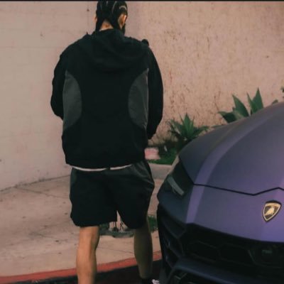 surrends's profile picture. ᶠᵒʳ ʷᶦᵗʰ ᴳᵒᵈ ⁿᵒᵗʰᶦⁿᵍ ˢʰᵃˡˡ ᵇᵉ ᶦᵐᵖᵒˢˢᶦᵇˡᵉ.