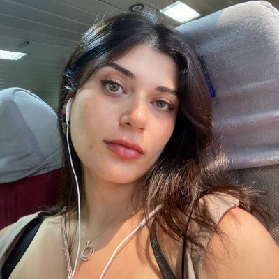 ylz168's profile picture. Kesip zavallıcığın güzelim tatlı sesini, Ölüm çamurlarına batırmışlar Ophelia'yı.