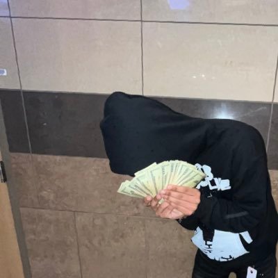 iloveglory12's profile picture. 