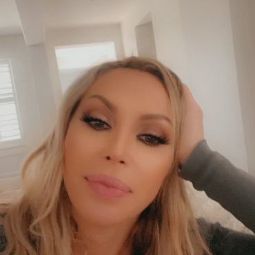 Pammybutters's profile picture. ✨ “Lover of laughter, deep talks, and good vibes. Family means everything, and I believe in kindness first. Looking for real connections, not games.” ✨