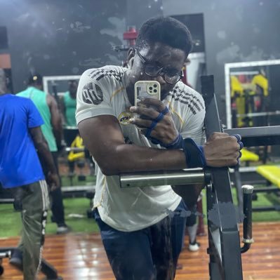 Sarutobi92000's profile picture. Funny video- Useful- Sport @realmadrid @OM_Officiel @Lakers @Cristiano CR7🐐@Totti❤️ @Azzurri @kobebryant @kingjames @JaMorant @luka7doncic #GYM🏋🏾‍♂️ #Modric
