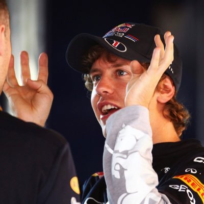 joshbostero's profile picture. probablemente puteando a tyler joseph