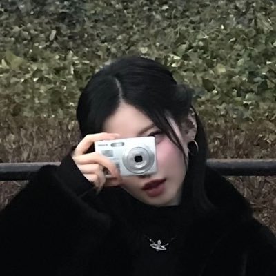 kingabsx's profile picture. maior fã de twice olivia rodrigo chappell roan conan gray gfriend viviz avril lavigne lady gaga taylor swift clairo girl in red yena e 5sos de fortaleza