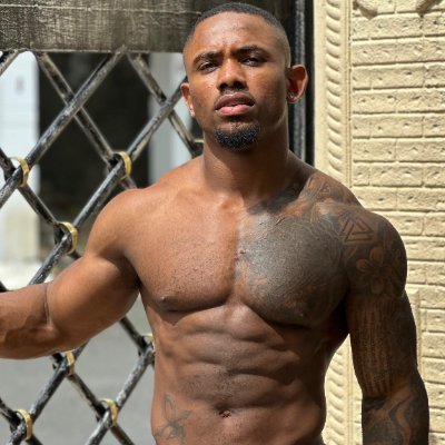 f_fenoglio's profile picture. Your guilty pleasure is back 🍫