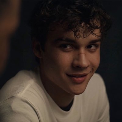 youknowjoseph's profile picture. the boy who wears a cross around his neck.