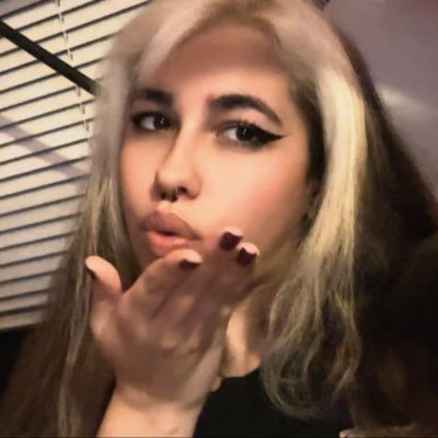 angelofandros's profile picture. she/her   22