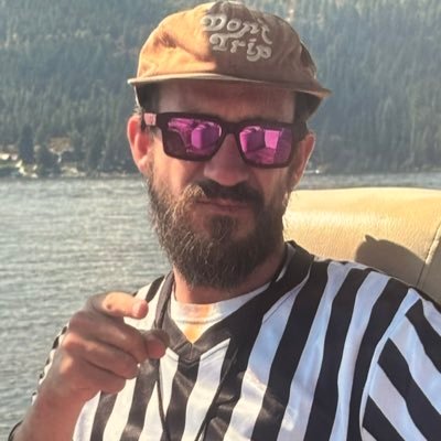 FaithFilledFitz's profile picture. be brave 🪞experience joy.