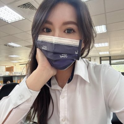 wolff_bert23653's profile picture. 福特汽車業務|平常很拚業績 襯衫+短裙是制服 絲襪是我個人喜好 業續壓力大 下班想色色放鬆