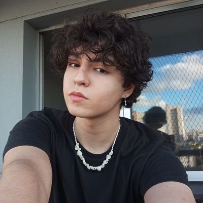 Lippe_0live61's profile picture. Um Borderline medicado.                                                          
Nós pessoas de energia, que vivemos um caos
meu mood é: triste com tesão