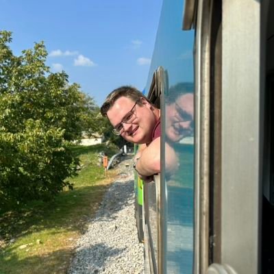 jonasr_97's profile picture. 🏳️‍🌈🇪🇺 | arbeitet bei der großen Eisenbahn in der kleinsten Landeshauptstadt | Hamsterbacke im Dienstplan, Schienenbus im Herz | 🔑: @jnsrd_prvt
