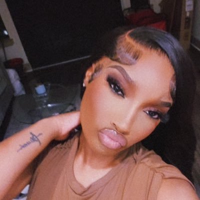 youloveeb's profile picture. real gemini.