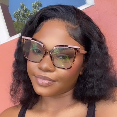 dvxni_'s profile picture. food • anime • books • weed • music