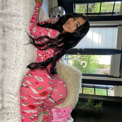 hotiebee001's profile picture. 