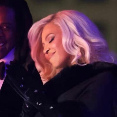 crazynbooks's profile picture. this user loves books, fictional characters and beyoncé.