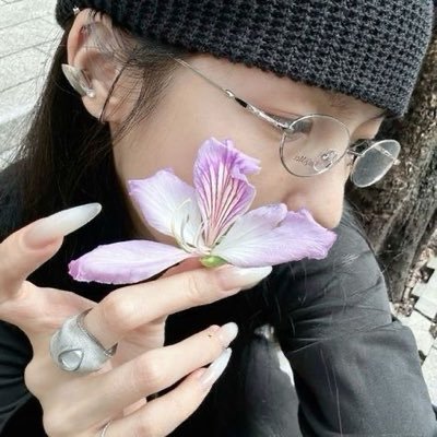 yoizlaya's profile picture. amnesia and blind n1 enjoyer 𓆏 ˎˊ-