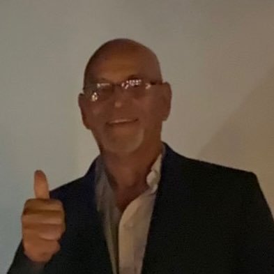 MtzM17393's profile picture. Seguiré a lo correcto, mi piel no es blanca ni oscura es MORENA