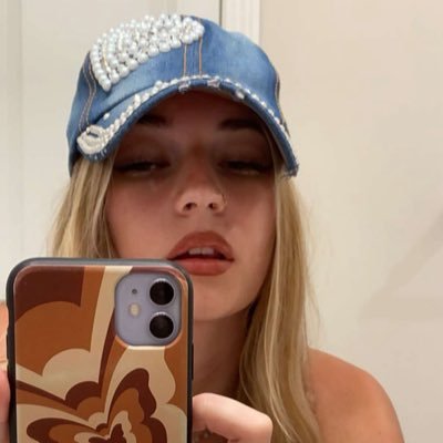 allieeclinee's profile picture. 