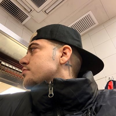 danimarreroo's profile picture. El miedo y el rechazo de unos cuantos no nos puede paralizar 🏳️‍⚧️