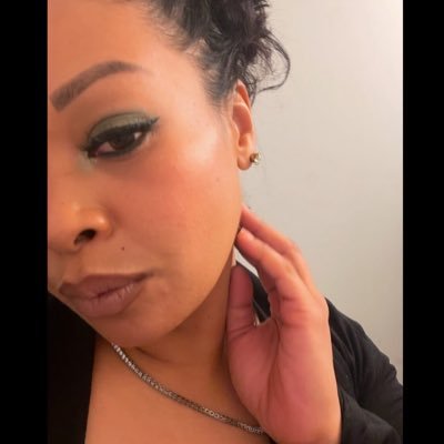 QtrWaterClassic's profile picture. Very unserious. Unpopular opinions and things. Views subject to change or whatever… Pronoun: #Queen Financial identity: #MoneySexual #TransBillionaire