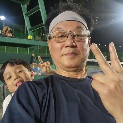 with_young's profile picture. 너 지금 형한테 꼰대라구 그랬니?
#사람 #선생 #sports #tennis.🎾🌻🤗
🇰🇷엄마 🇪🇸Carlos Alcaraz 🇺🇸Taylor Fritz 🇰🇿Elena Rybakina