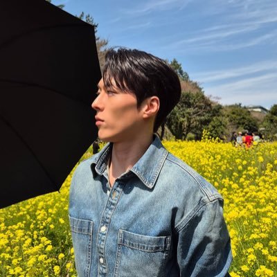 _whoisjujuu's profile picture. อาจเป็นเพราะว่าเราบังเอิญอยู่ด้วยกัน…